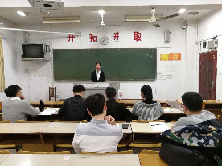 外國(guó)語學(xué)院2018年MC Club主持人培訓(xùn)班面試圓滿落幕，助力學(xué)子點(diǎn)燃舞臺(tái)夢(mèng)想